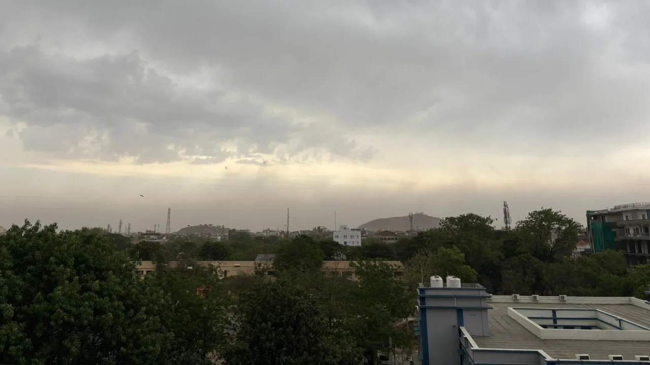 गया-बोधगया में जबरदस्त आंधी-तूफान, बिहार के कई जिलों में बारिश का अलर्ट - IMD 1 Bihar Mousam Alerts Gaya BodhGaya timelyindia