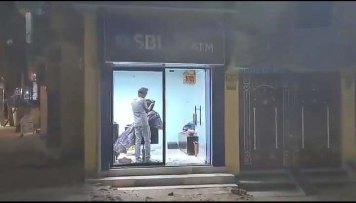 Patna Danapur SBI ATM converted into hair salon viral video