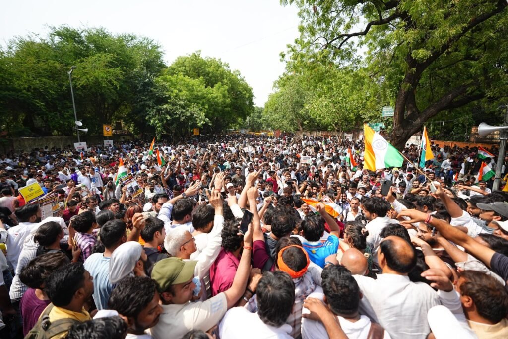 CJP Jantar Mantar Protest Concluded: जंतर-मंतर पर कॉकरोच जनता पार्टी का प्रदर्शन समाप्त, जानें क्या रहा पूरे दिन का हाल 2 20260606 163028
