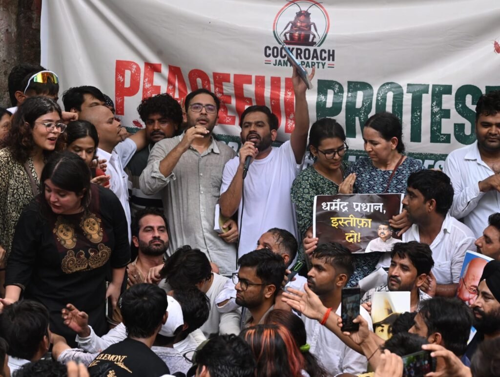 CJP Jantar Mantar Protest Concluded: जंतर-मंतर पर कॉकरोच जनता पार्टी का प्रदर्शन समाप्त, जानें क्या रहा पूरे दिन का हाल 7 Cockroach Janta Party Founder Abhijeet Dipke