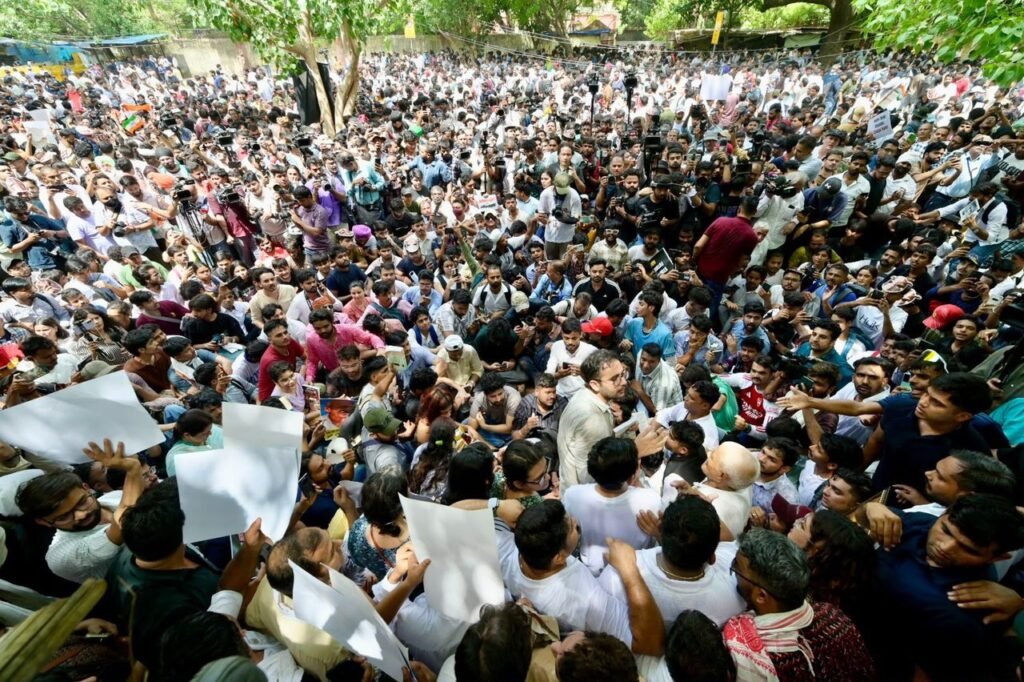 CJP Jantar Mantar Protest Concluded: जंतर-मंतर पर कॉकरोच जनता पार्टी का प्रदर्शन समाप्त, जानें क्या रहा पूरे दिन का हाल 6 Cockroach Janta Party Jantar Mantar Protest